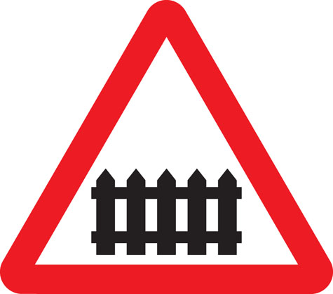 Level crossing with barrier or gate ahead